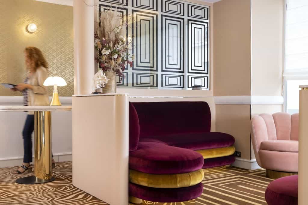 Hotel Elysée vue banquette goutte AJG Menuiserie